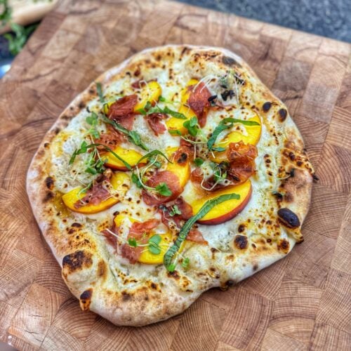 ポメチー Peach, Prosciutto and Hot Honey Pizza on the Ooni Karu - This Jew